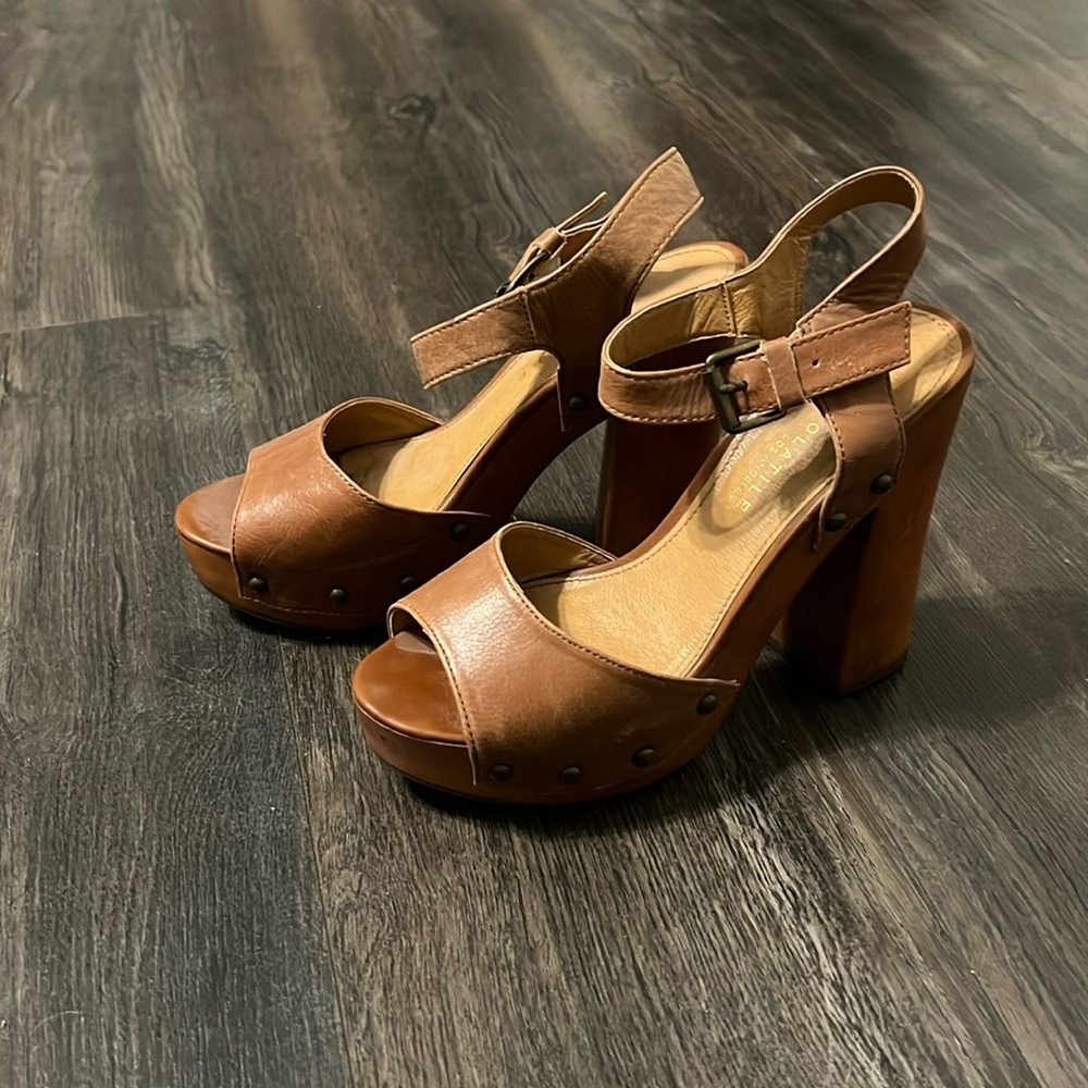 Block Camel colored platform heels